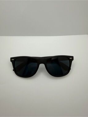 Classic Black Wayfarer Sunglasses - Men